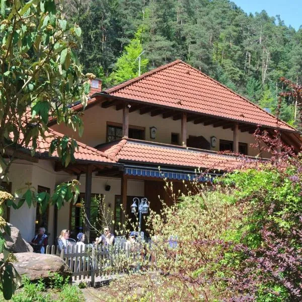 Landgasthof Am Teufelstisch, hotel v destinaci Hinterweidenthal