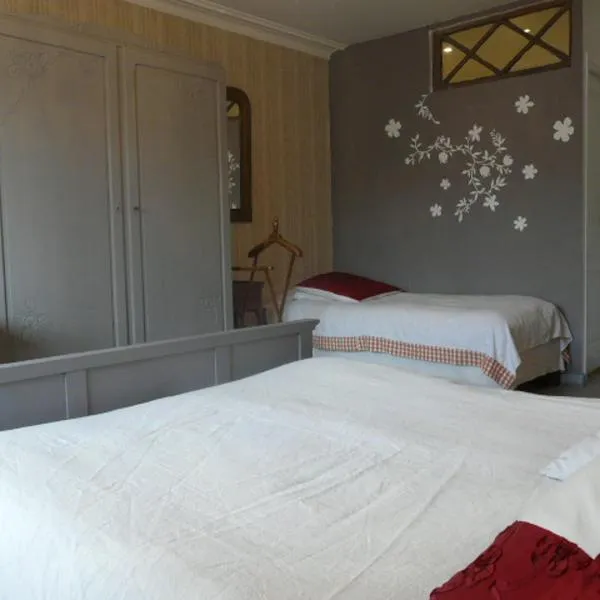 Topaze séjour chez le Vigneron, hotel in Monnières