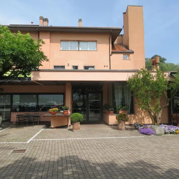Hotel Ristorante Fatur, hotel v destinaci Cisano Bergamasco