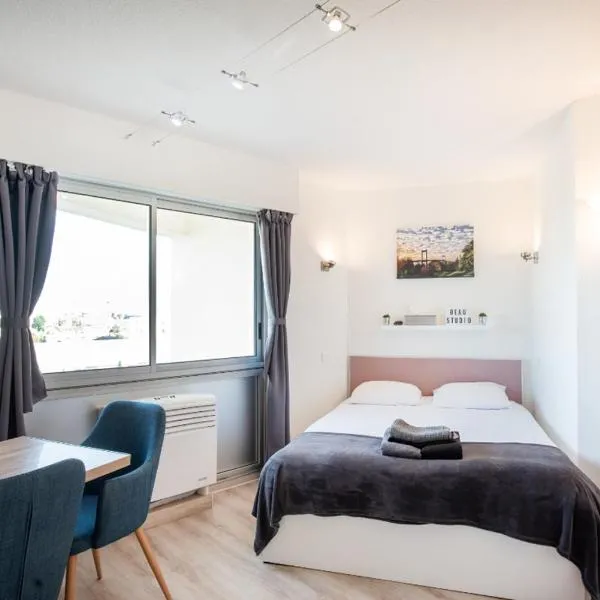 Escapade Bordeaux, tram et supermarché au pied, hotel in Mérignac