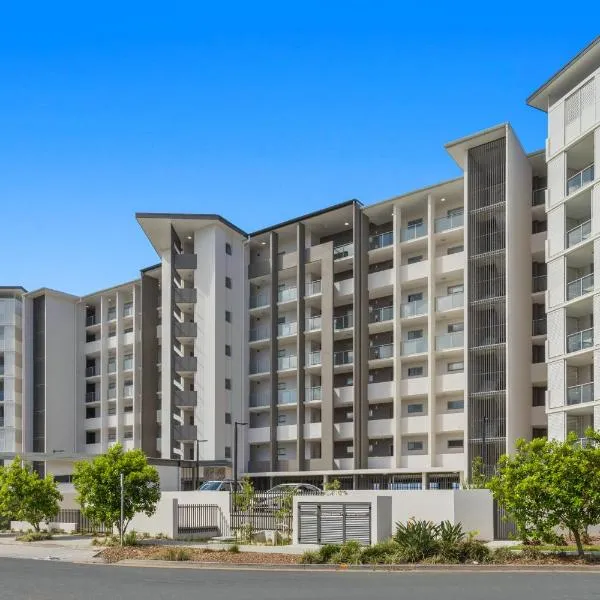 North Shore Oceanside Kawana, hotel in Pelican Waters