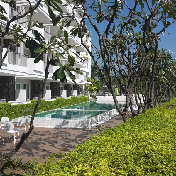 ์ผ ๋ก์ด ์ง์ ์์นํ ํธํ
The Sea Condominium 267/50