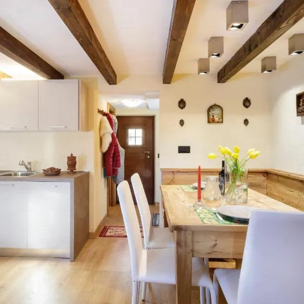 HelloChalet - Chalet Grené typical house with garden - 1km cabelcar, hotel v destinaci Valtournenche