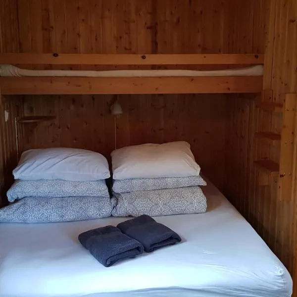 Cozy Cabin in the Woods, hotel di Selfoss