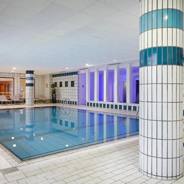 Hôtel Spa Du Béryl: Bagnoles de l'Orne şehrinde bir otel