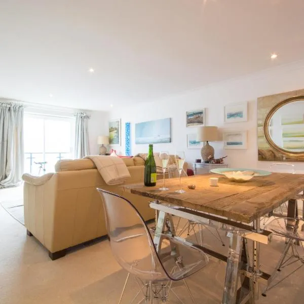 Stunning home with breathtaking sea views, hotell i Penzance