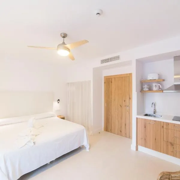 Sa Cala Suites, hotel em Es Calo