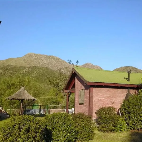 Cabañas El Aguaribay – hotel w mieście Capilla del Monte