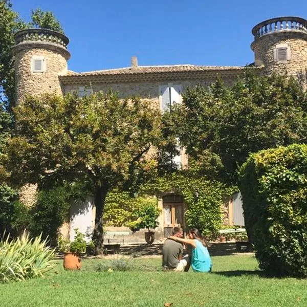 Domaine de Lamartine: Vénéjan şehrinde bir otel