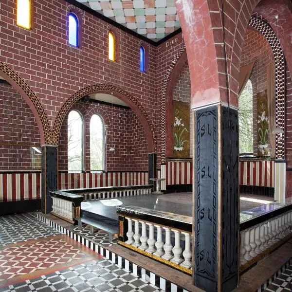 La Chapelle de verre, un lieu unique au monde，Ronquières的飯店