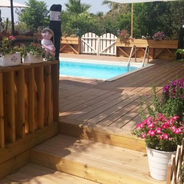 בית גני ואביב בבקתה בצפון, hotel in Oshrat