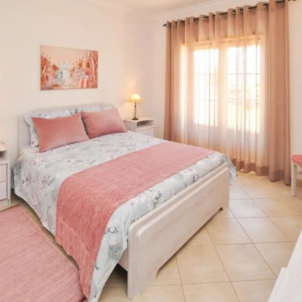 Bogart at Casablanca by OCvillas, ξενοδοχείο σε Branqueira