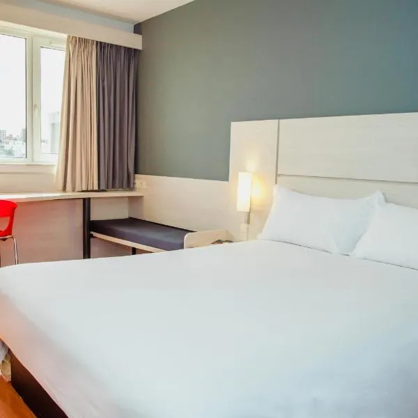 Dog Friendly Hotel $Montevideo - $ibis Montevideo Rambla