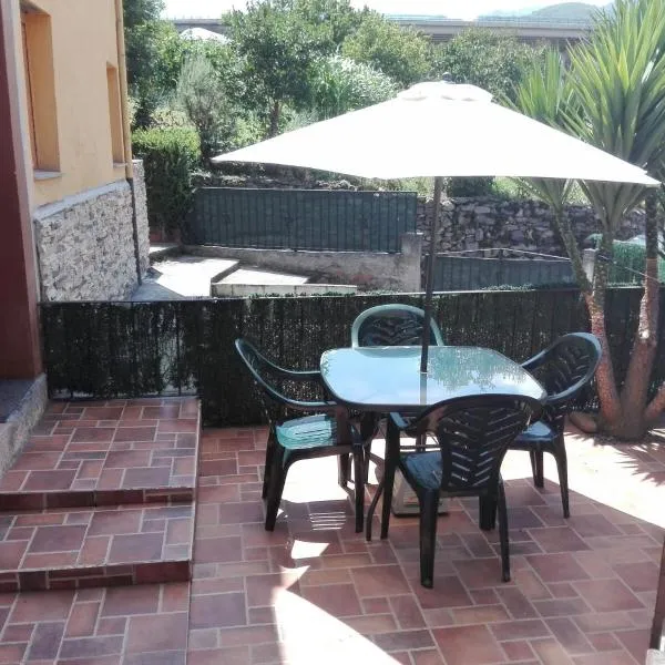 Casa Fuente el vache, hotel in Campomanes