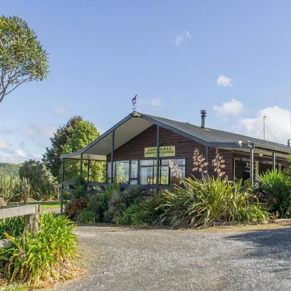 JunoHall Backpackers, hotel in Waitomo Caves