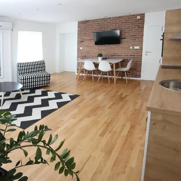 HOME APARTMANI I SOBE、オシエクのホテル