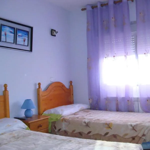Hostal Madrid Paris, hotel v destinaci Buitrago del Lozoya