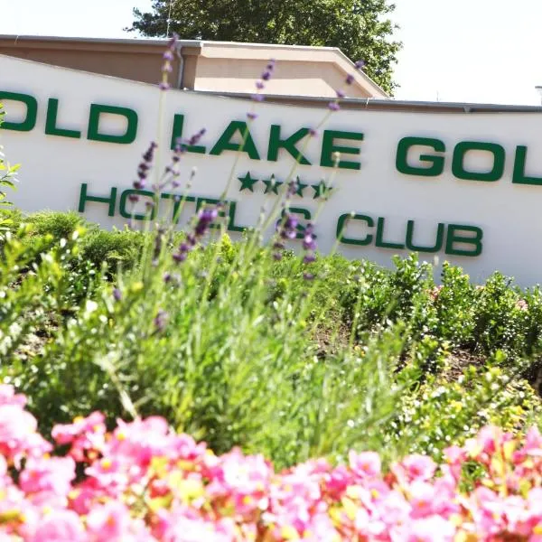 Old Lake Golf Hotel, hotell i Tata