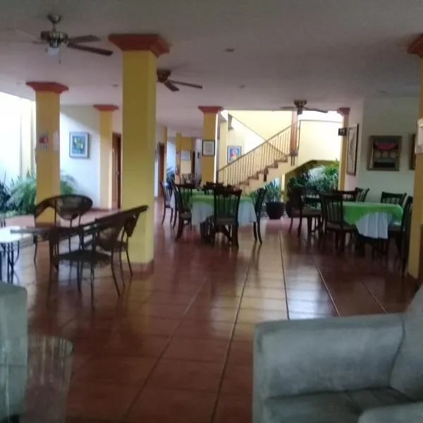 Hotel Brandts Los Robles de San Juan，馬那瓜的飯店