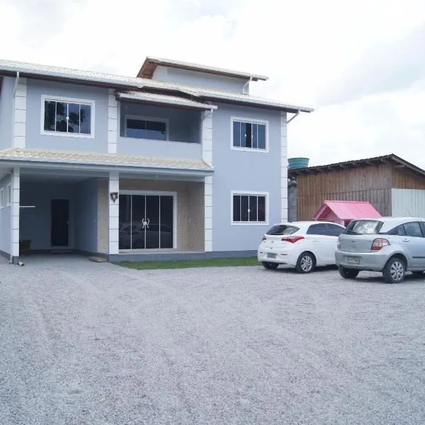 Residencial Pérola - Localizado entre a Pinheira e a Guarda do Embaú, Hotel in Guarda do Embaú