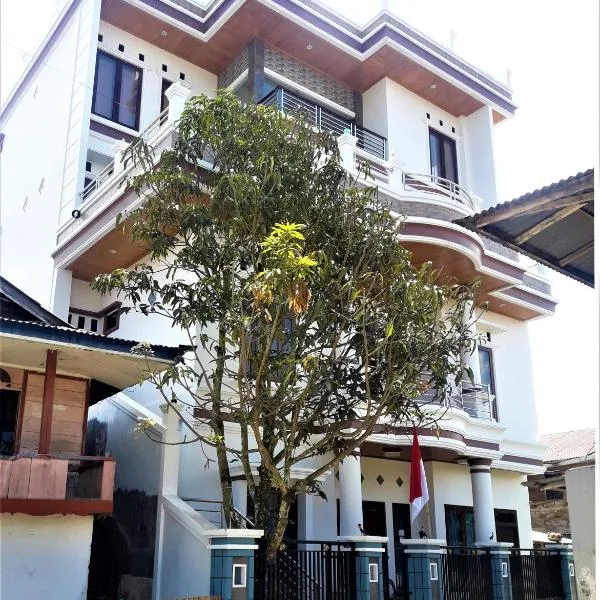 Toraja Lodge Hotel, hotel in Tojambu