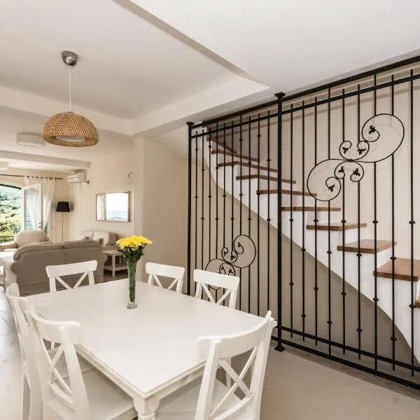 Lavender house with shared pool, מלון בהרצג-נובי