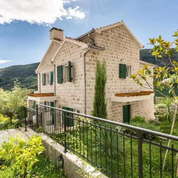 Lavender house with shared pool、ヘルツェグ・ノヴィのホテル