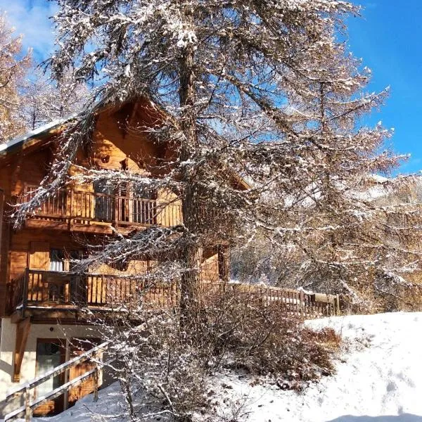 ChaletauxOrres au pied des pistes et skis aux pieds, hotell i Les Orres