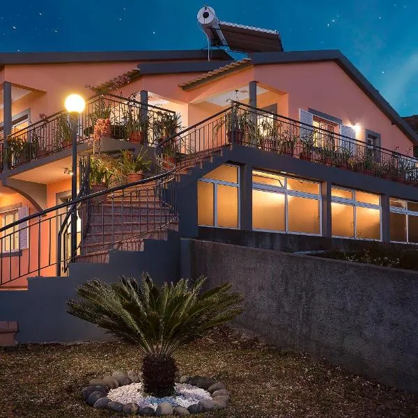 Paradise House Calheta, hotel i Calheta