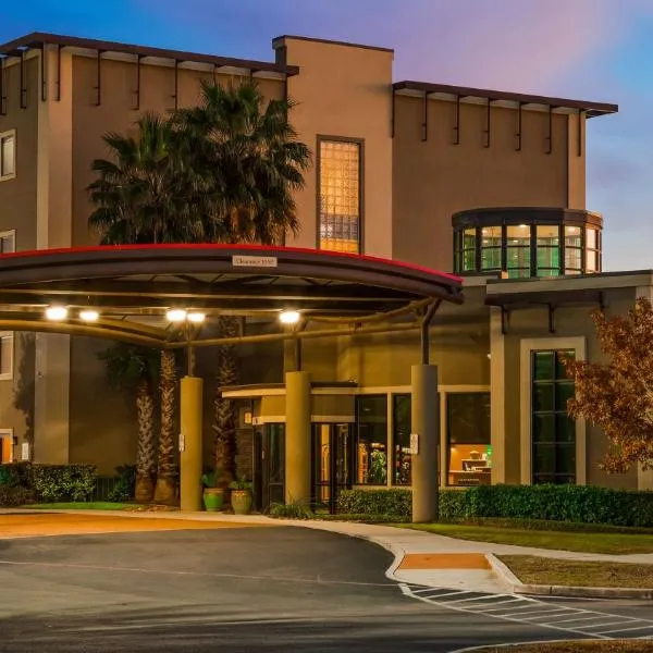 Best Western Plus Lackland Hotel and Suites.、サンアントニオのホテル