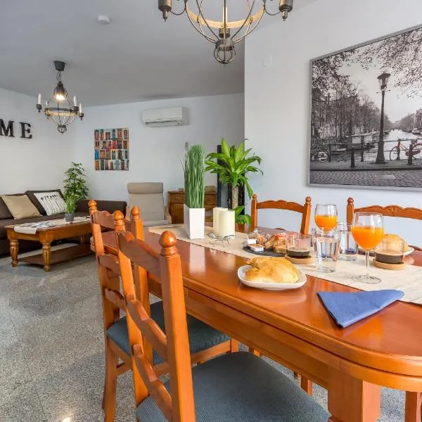 SF Carihuela Luxury Suite, hotel in Torremolinos