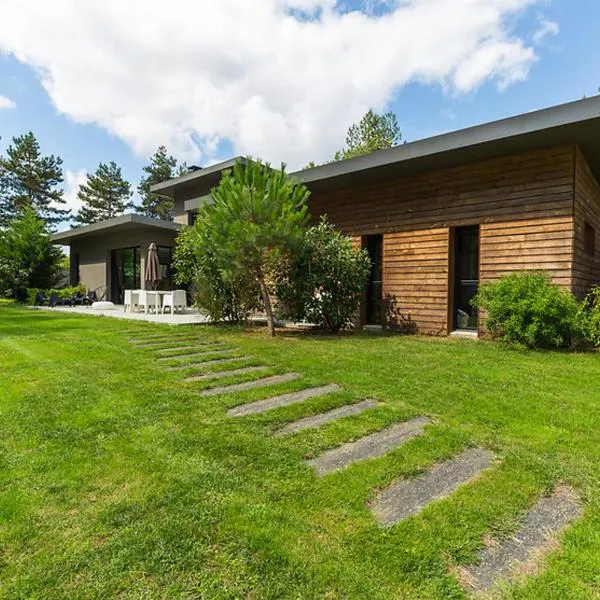 la maison dans les bois, hotel in Barbechat