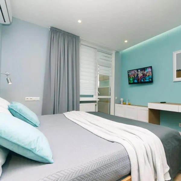 Happy apartment, warmth, comfort, turquoise, hotel in Kyiv