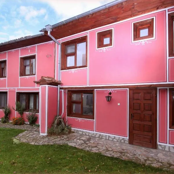 Nenchova Guest House、コプリフシティツァのホテル