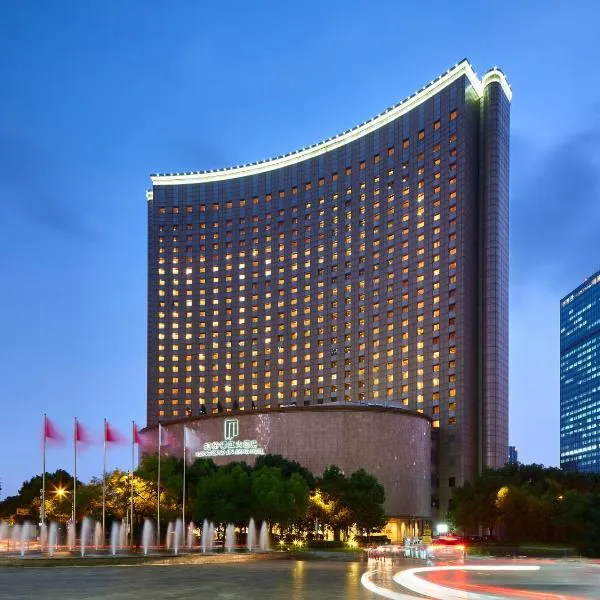 虹橋 ジン ジャン ホテル (旧 シェラトン 上海 虹橋 ホテル)（Hongqiao Jin Jiang Hotel (Formerly Sheraton Shanghai Hongqiao Hotel)）、Jiangqiaoのホテル