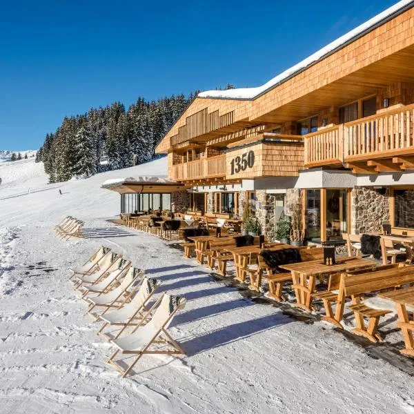 Die Alm 1350 - Ski-In & Ski-Out, hotel v Saalbachu