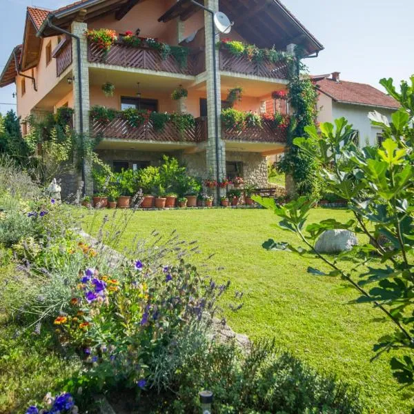 Guest House Nena Rastoke, hotel in Veljun