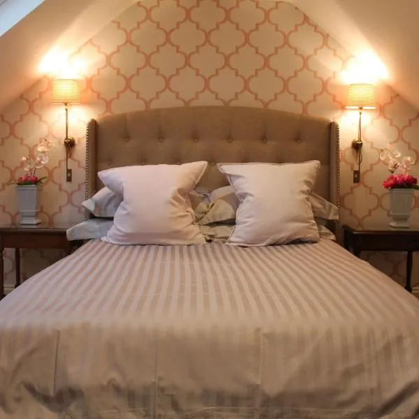 Granny's Attic at Cliff House Farm Holiday Cottages,, hotel in Stoupe Brow