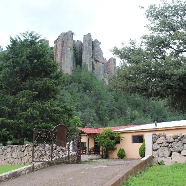 Hotel Paraiso del Oso، فندق في Cerocahuí