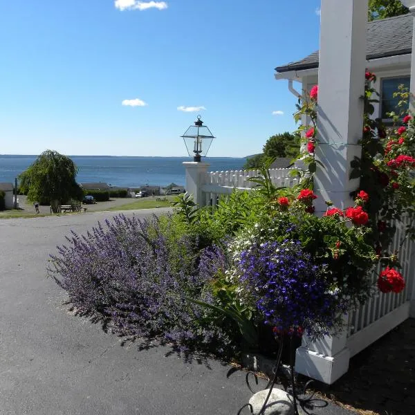 Colonial Gables Oceanfront Village, hotel en Searsport