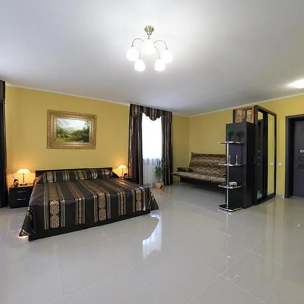 Maxima, hotel in Kamianets-Podilskyi