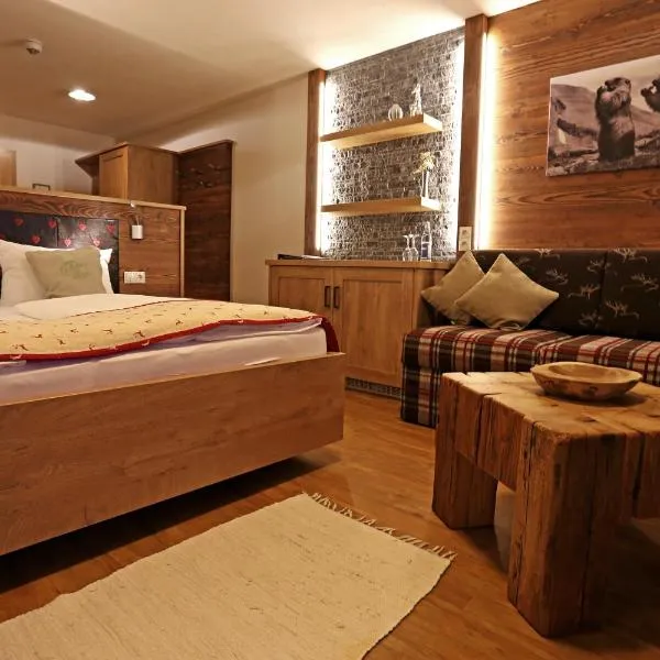 lustiger Hirsch, מלון בAkams