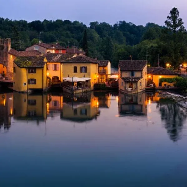 Le Finestre Su Borghetto, hotel v destinaci Valeggio sul Mincio
