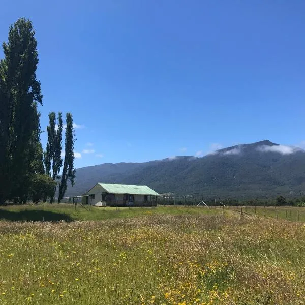 Casa en la Playa Fundo Río Hualaihué – hotel w mieście Lliguimán