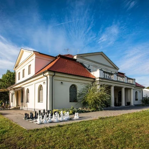 Tarnóca Kúria, hotel v destinaci Soponya