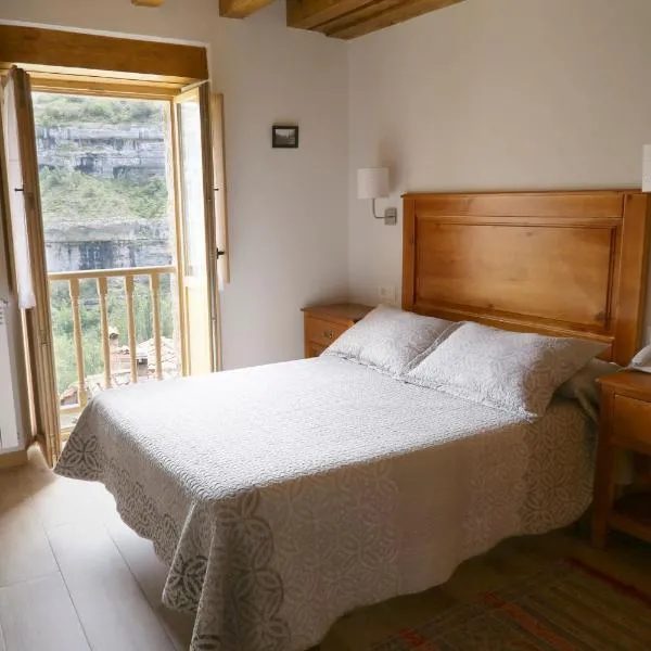 Hotel Rural La Puebla, hótel í Orbaneja del Castillo