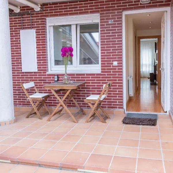 Apartamento Ria de Boo, Con patio privado, hotel en Boo de Piélagos