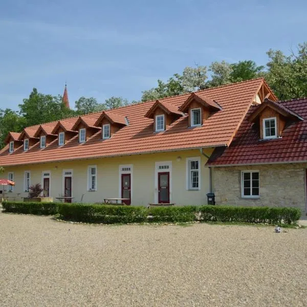 Stará Fara, hotel in Veltrusy