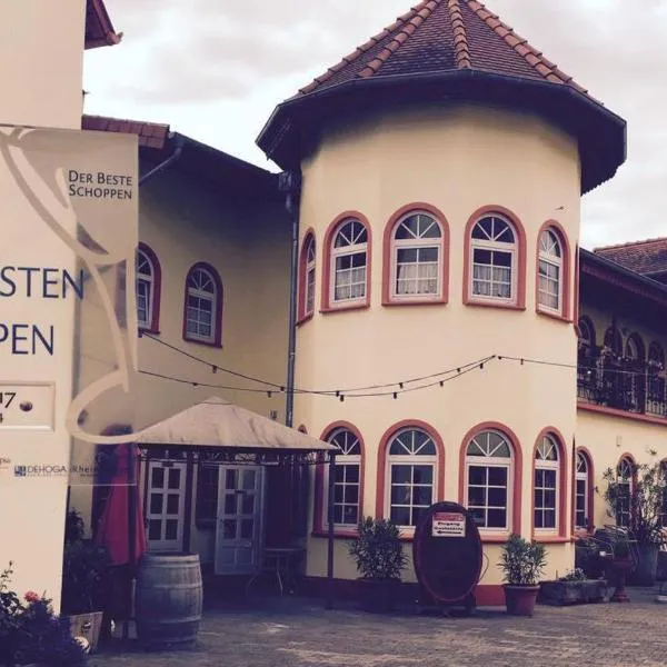 Weinschlößchen im Weingut Roos, hotel in Wahlheim