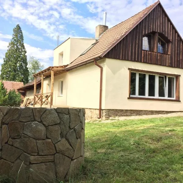 NA SAMOTĚ U LESA, hotel v destinaci Komařice
